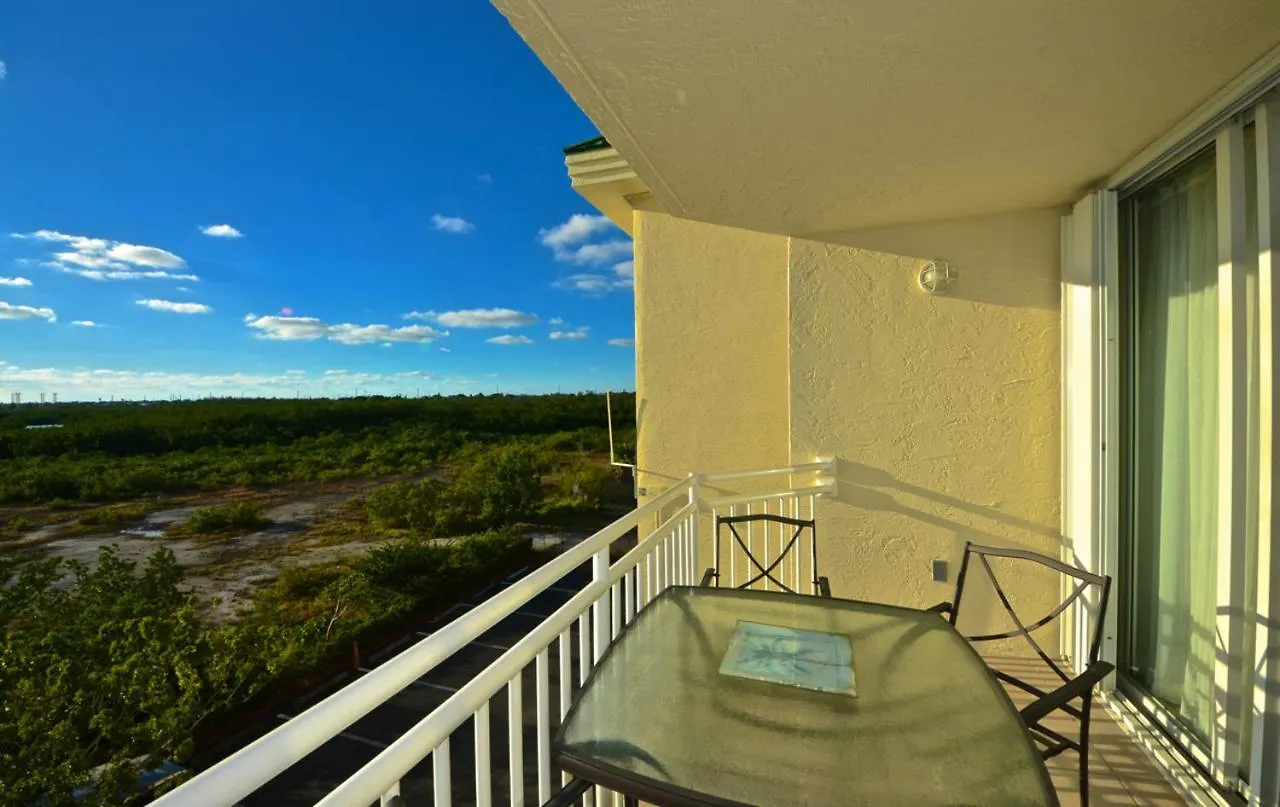 Sunrise Suites Panama Suite #310 キーウェスト 米国